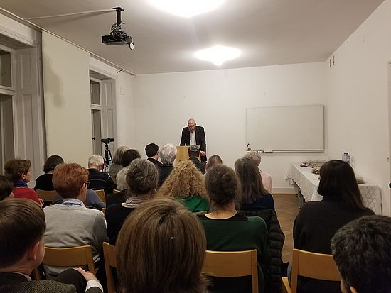 Erik Petry am Rednerpult